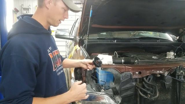 Using Dust Covers With LED Headlight Bulbs On The Toyota Tundra | Headlight Revolution смотреть онлайн