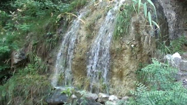 Форос. Водопад в парке.