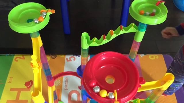 Amazing Deluxe Marble Race: Plastic Marbles vs Glass Marbles смотреть онлайн