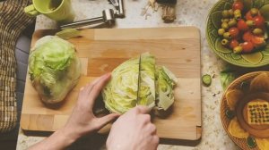 Greek salad in the communal kitchen/ Готовим греческий салат на коммунальной кухне