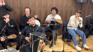 Золотой голос Кавказа- Исмаил Идрисов! Наслаждайтесь исполнением! #чеченцы #ловзар