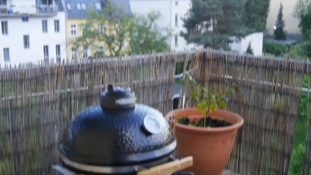 Видеорецепт. Готовим мясные шарики с беконом на керамическом гриле Monolith Grill® Junior S смотреть онлайн