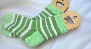 Смена нити другого цвета при вязании по кругу. Незаметный переход цвета в полостых изделиях.