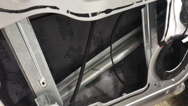 Ford Kuga тюнинг салонный, произвели шумоизоляцию премиальными шумо- и вибропоглощающими материалам смотреть онлайн