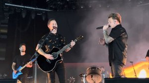 Papa Roach - Leave a Light On (Live) 4K
