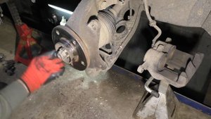 Renault Trafic Особенности замены тормозных дисков Front brake disks replacement tricks and feature