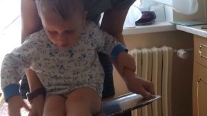 Ребенок в духовке.