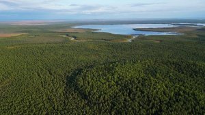 Озеро Синдор, вид со стороны дороги