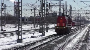 Маневровый тепловоз ТЭМ18В-030 (ТЧЭ-4) следует резервом.