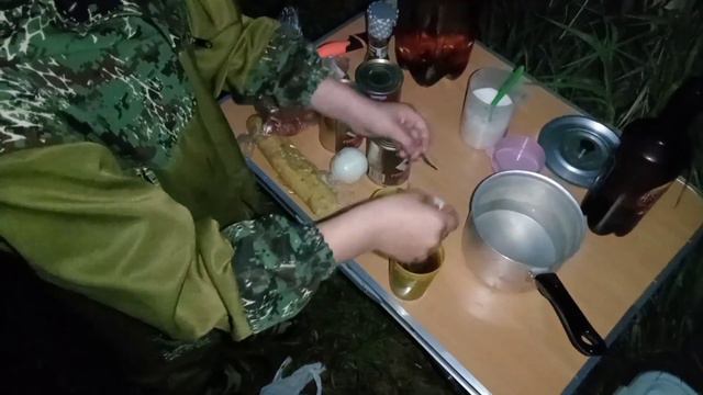 Приехали на реку. Окунь горячего копчения. Отдых, костёр. Ночёвка на природе. смотреть онлайн