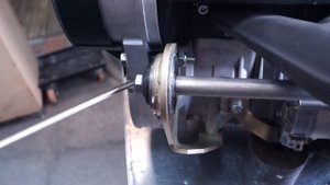 Снегоход Варяг-550, установка передних кронштейнов двигателя.