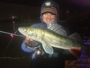 ЛОВЛЯ СУДАКА ОСЕНЬЮ! ОГРОМНАЯ ПЛОТВА НА СПИННИНГ! НОЧНАЯ РЫБАЛКА!