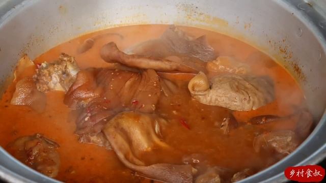 Pig Ears, Elbow, Stomach, makes THE BEST Appetizers! Fatty and Chewy, Amazing! | Uncle Rural Gourme смотреть онлайн