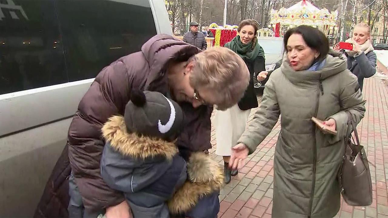 Видео С Фаллоимитатором В Аэропорту