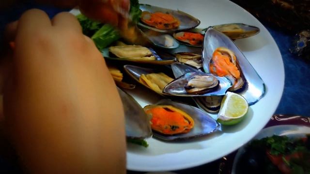 Готовим и пробуем новозеландские мидии смотреть онлайн