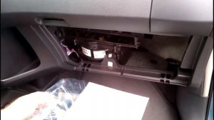 Замена салонного фильтра на Тойота Ярис 2006.Innenraumfilter wechseln Toyota Yaris 2006