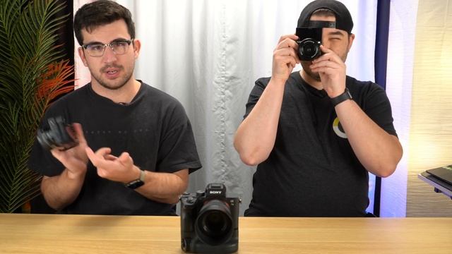 Comparing Sony Cameras For YouTubers! (a5100, a6100, a7 III) смотреть онлайн