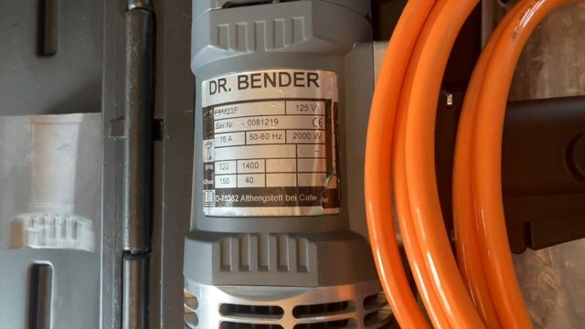 FOREUSE DR. BENDER смотреть онлайн