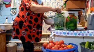 Засолка огурцов и помидоров ))
