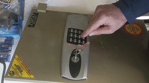 Работают в паре. Два замка корейского сейфа Топаз.