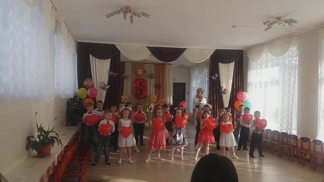 У моей дочки праздник в садике на 8 марта смотреть онлайн