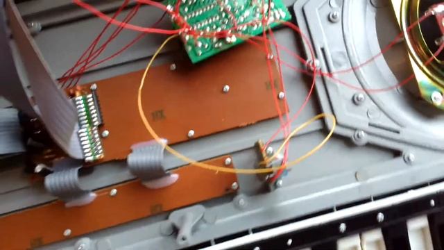 Синтезатор Yongmei ym-600 ym600 внутренности. Ремонт. смотреть онлайн