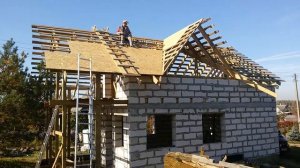 Крыша  двухскатная  с  двумя  кукушками  своими  руками