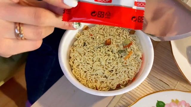 САМЫЕ ОСТРЫЕ ДОШИРАКИ? РАМЕН, ВЫБИРАЮ С ЗАКРЫТЫМИ ГЛАЗАМИ, ПРОБУЮ МНОГО ВКУСОВ смотреть онлайн