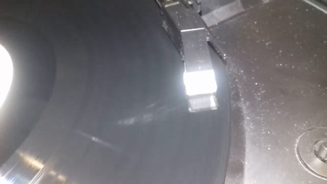 Как именно влияет на звук царапина на виниловой пластинке? смотреть онлайн