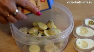 Фаршированные яйца с красной икрой от videokulinaria.ru