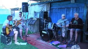 Бегут года, и грусть печаль в твоих глазах