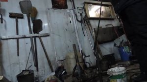 забивал колонку  на воду в гараже.  неудачная попытка((((