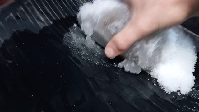 Лайфхак как легко убрать воду с автомобильгого коврика. смотреть онлайн