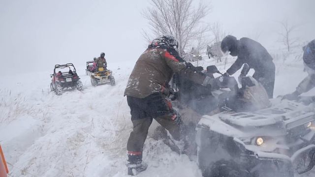 30 квадроциклов !!! ПОЛОМКИ и СНЕЖНЫЕ ЗАСАДЫ !!! Квадро-пробег к МЕЛЬНИЦЕ . смотреть онлайн
