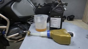 Самостоятельное ТО BMW R1250GS (редуктор, кардан, суппорт, замена фильтра, задних тормозных колодок