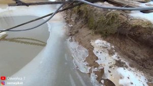 Пруд на участке в тёплый зимний день: Обвал берега, уровень воды и глубина в своём пруду на даче.