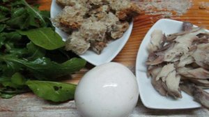 Салат с копченой скумбрией