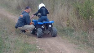 Детские мотоцикл и квадроцикл в школе гоночного мастерства