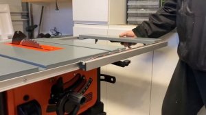 Unboxing Black & Decker table saw BES720-QS