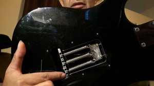 Replacing E and B strings on Yamaha EG 112C2. Video #1