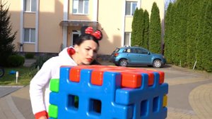 Максим хочет стать малышом и прыгать на батуте