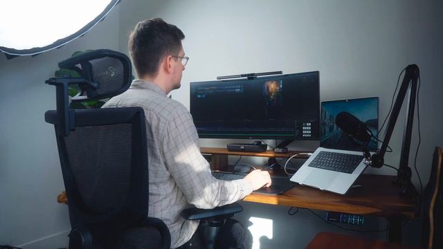 The Best Mic For YouTube | Shure MV7 Long Term Review смотреть онлайн