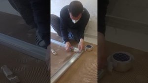 Склеивание алюминиевым скотчем алюминиевого профиля для светодиодных линий.