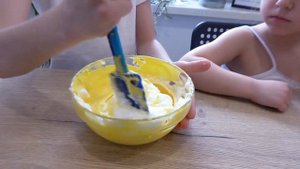 Простой рецепт десерта Тирамису. Ева и Лиза готовят итальянские вкусные сладости