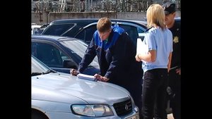 приставы изымают машину п