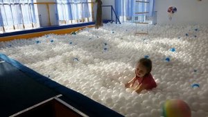 Развлечение для детей.Сухой бассейн.