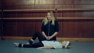 Как научиться делать ФЛАЖОК СТОЯ? Флажок НА ПОЛУ - Обучалка! Танцы Онлайн с Кристиной Мацкевич