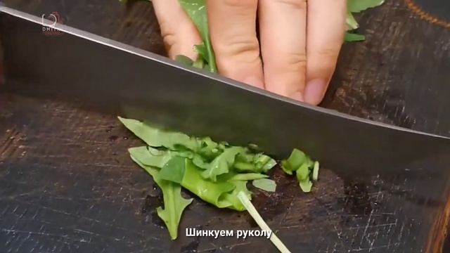 Пожарил стейки лосося с РУКОЛОЙ по рецепту бабули. Вся семья в восторге! смотреть онлайн