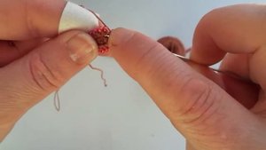 Учимся вязать бусину из бисера.