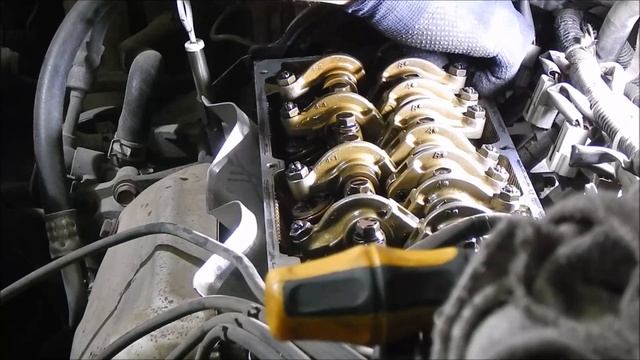 Lancer VIII 4G13. Регулировка зазоров клапанов. смотреть онлайн